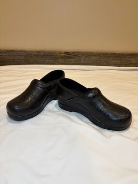 Sanita Black Slip-On Leather Medical Clogs